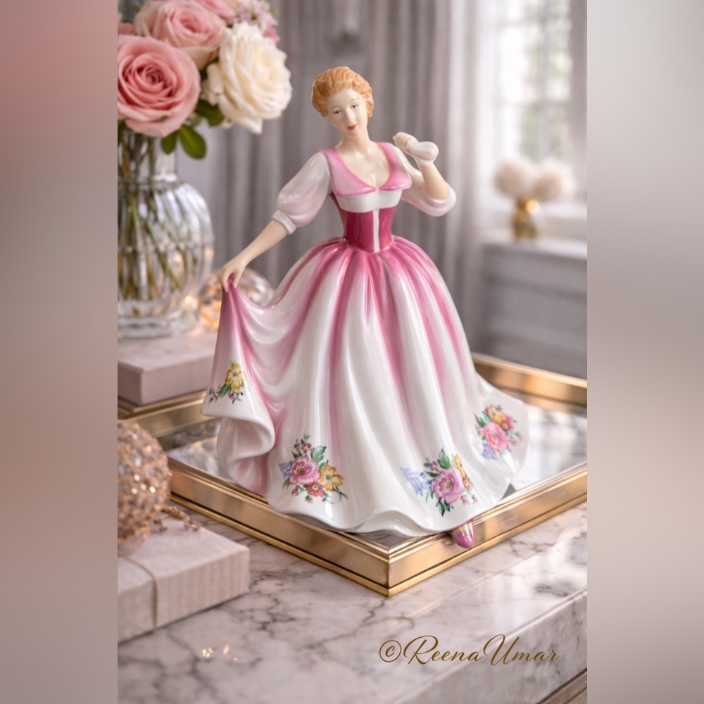 Royal Doulton “Grace” HN 5244 – Pretty Ladies Figurine